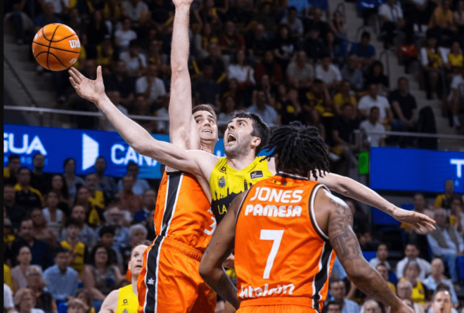 Valencia Basket revienta Tenerife y ya espera rival para su tercera final acb (87-94)