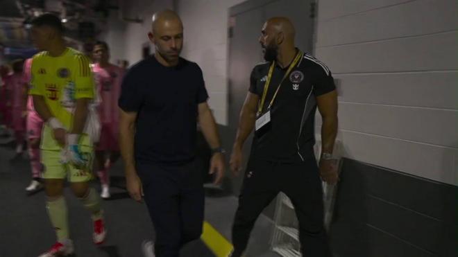 El guardaespaldas de Messi junto a Mascherano (ElDesmarque)
