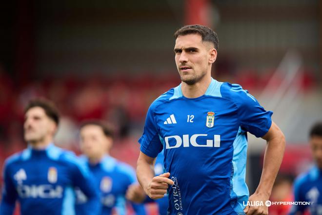 Dani Calvo, antes del Mirandés - Real Oviedo (Foto: LALIGA).