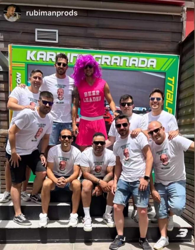Foto en grupo de la despedida de soltero de Óscar Plano (Foto: Instagram).
