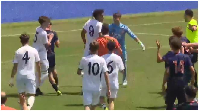 Imágenes de la pelea entre cadetes del Real Madrid y el Celta de Vigo. (Foto: @EnXogo_tvG2)