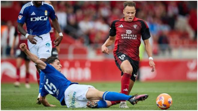Imágenes del Mirandés - Real Oviedo. (Foto: LALIGA)