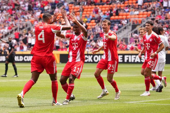 Kingsley Coman celebrando el primer gol en un Mundial de Clubes de la historia (@FCBayern)