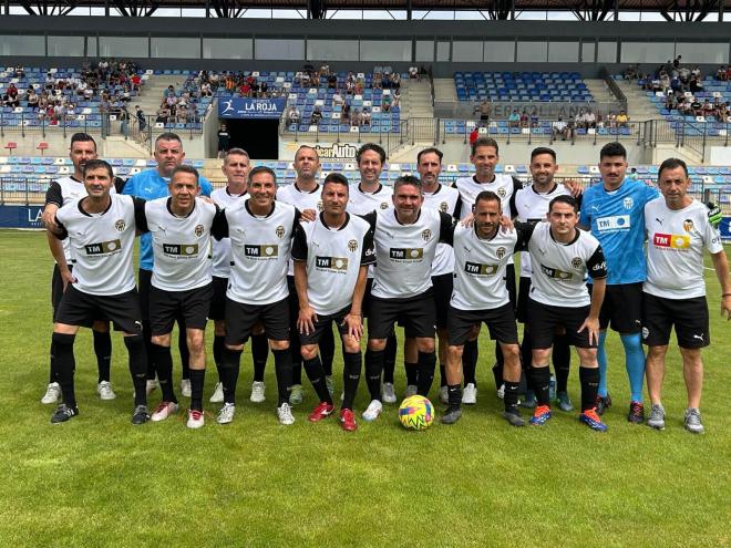 Leyendas del Valencia CF ante el Puertollano (Foto: Luis Miguel Becerra)
