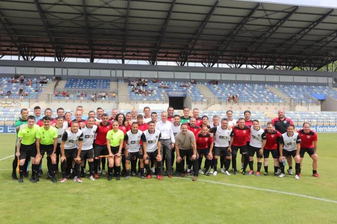 Leyendas del Valencia CF ante el Puertollano (Foto: Luis Miguel Becerra)
