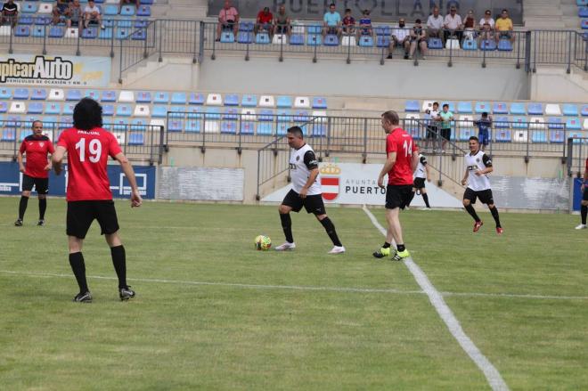 Leyendas del Valencia CF ante el Puertollano (Foto: Luis Miguel Becerra)