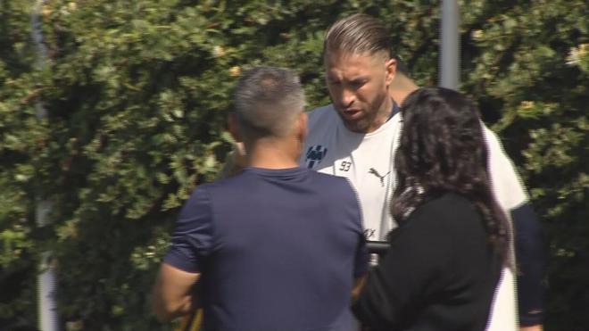 Sergio Ramos, durante el entrenamiento (Foto: ElDesamrque)