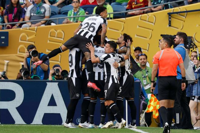 Los jugadores de Botafogo celebran un gol ante Seattle Sounders (Foto: EFE)