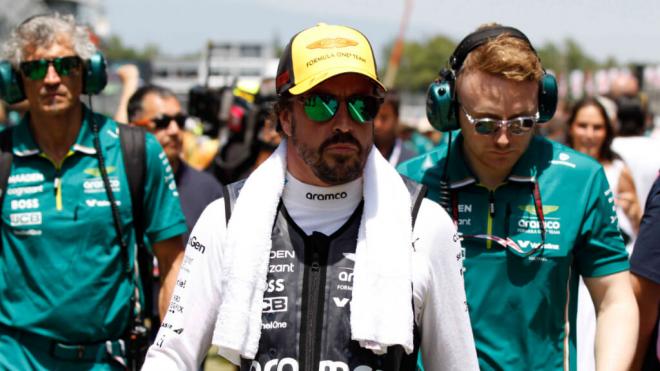 Fernando Alonso con el equipo de Aston Martin (Cordon Press)