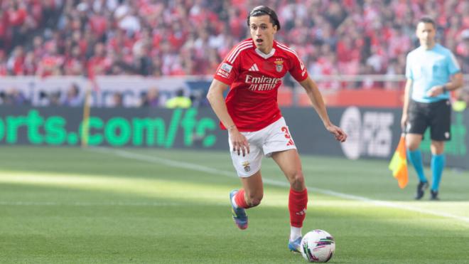 Álvaro Carreras en un partido con el Benfica (Cordon Press)