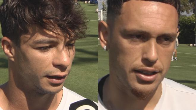 Lucas Ocampos y Óliver Torres atienden a los medios (Foto: ElDesamrque)