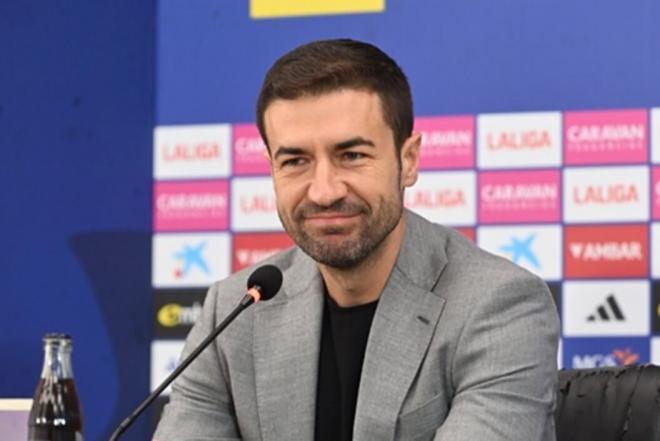 Gabi Fernández, en la rueda de prensa tras su renovación (Foto: RZ).