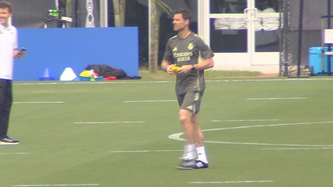 Xabi Alonso en un entrenamiento con el Madrid (ElDesmarque)