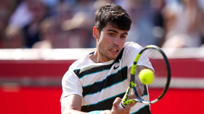 Carlos Alcaraz debuta en Queen's con victoria ante el australiano Walton (Foto: CordonPress).