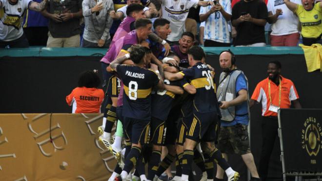 Los jugadores de Boca Juniors celebrando un gol contra el Benfica (Fuente: Cordon Press)