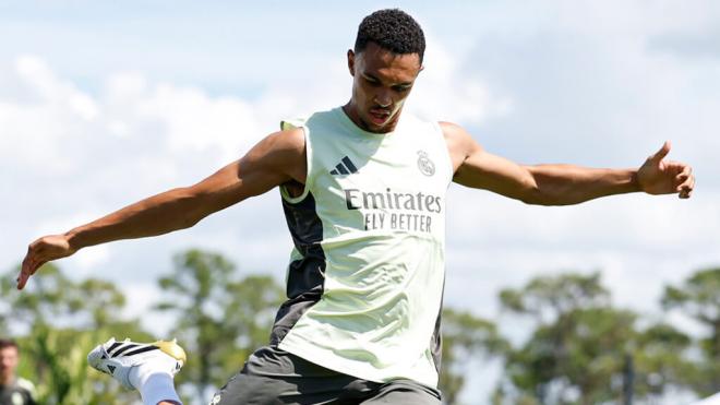 Alexander-Arnold en un entrenamiento con el Real Madrid (Redes Sociales)
