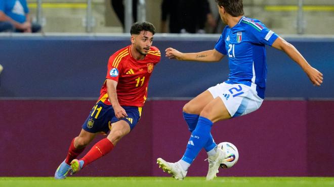 Raúl Moro, en el partido de España sub 21 ante Italia (Foto: @SEFutbol).