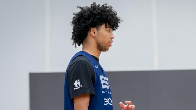 Izan Almansa en un entrenamiento con la Selección (Europa Press)