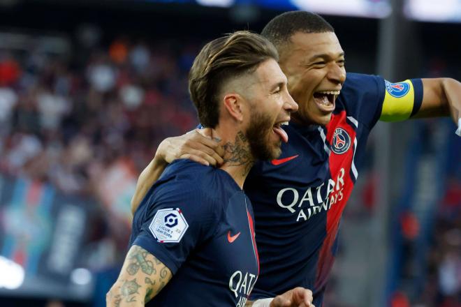 Sergio Ramos junto a Mbappé en el PSG (Cordon Press)