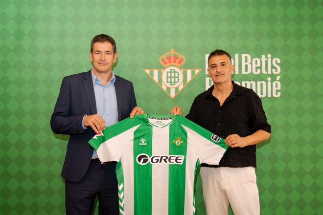 El Betis y hummel amplían su vinculación (Foto: RBB).