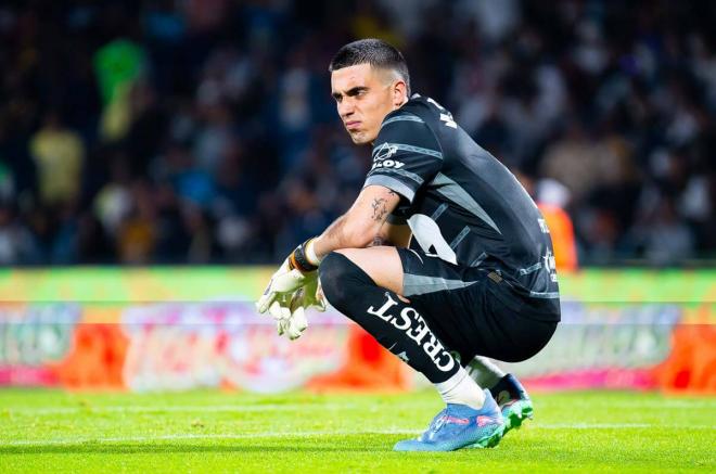 Álex Padilla, durante un partido con Pumas (Foto: Cordon Press).