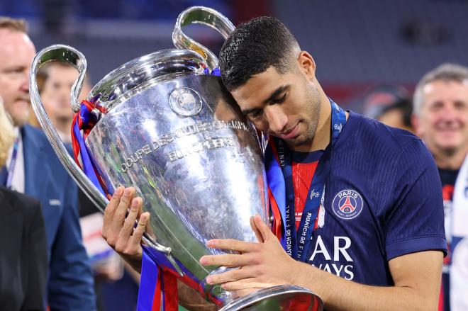Hakimi, tras ganar la Champions League con el PSG (Europa Press)