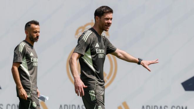 Xabi Alonso, durante un entrenamiento con el Real Madrid (foto: EFE).