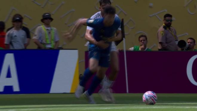 Asencio y el agarrón a Marcos Leonardo (Foto: Telecinco)