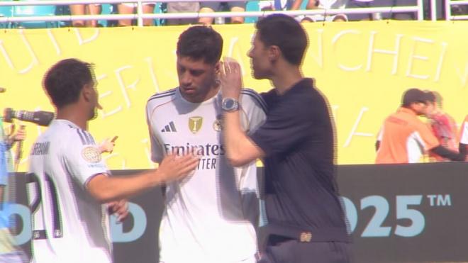 Xabi Alonso, con Valverde (Foto: ElDesmarque)