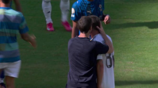 Xabi Alonso consuela a Valverde (Foto: Telecinco)