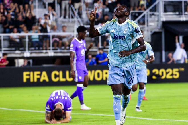 Randal Kolo Muani celebra un gol ante Al Ain (Foto: EFE)