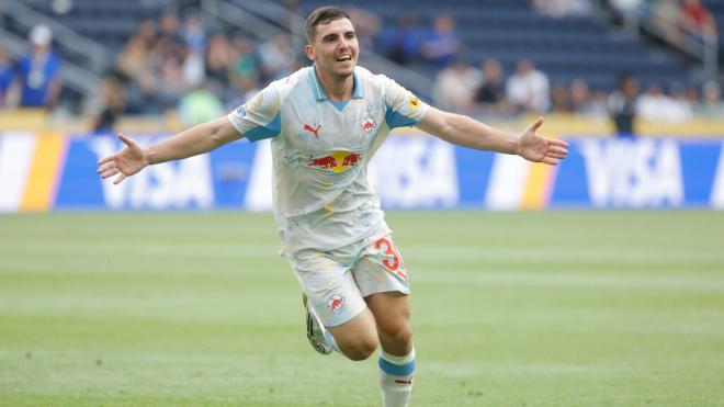 Oskar Glouth celebra un tanto ante Pachuca en el Mundial de Clubes (Foto: EFE)