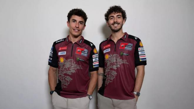 Marc Márquez y Pecco Bagnaia, posando antes del Gran Premio de Italia (Foto: Ducati).
