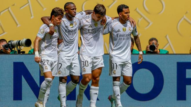 Jugadores del Real Madrid celebrando el gol de Gonzalo (Cordon Press)