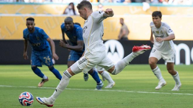 Fede Valverde lanzando el penalti contra Al Hilal en el Mundial de Clubes (Foto: Cordon Press)