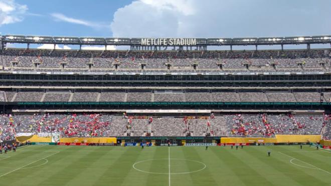 El Metlife Stadium casi vacío tras anunciarse la tormenta eléctrica en el Palmeiras-Al Ahly (cap