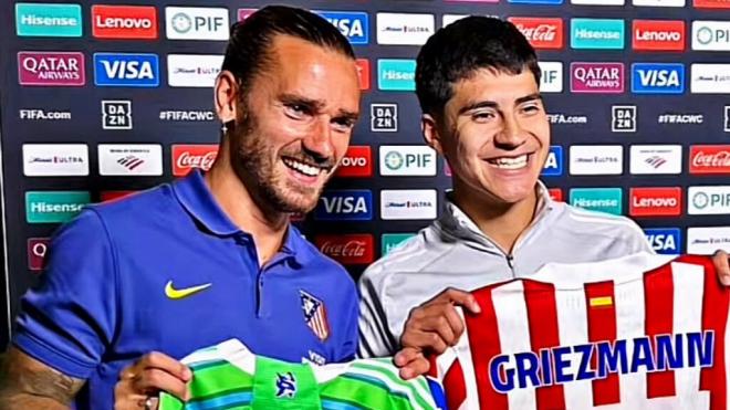 Griezmann y Vargas, tras el Seattle Sounders-Atlético de Madrid ('X' @@AllFutbolMX)