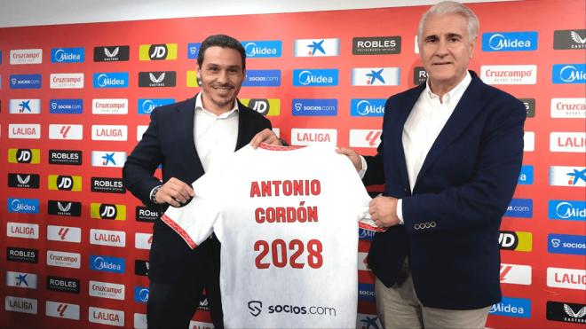 Antonio Cordón y Del Nido Carrasco, en su presentación con el Sevilla (Foto: SFC).