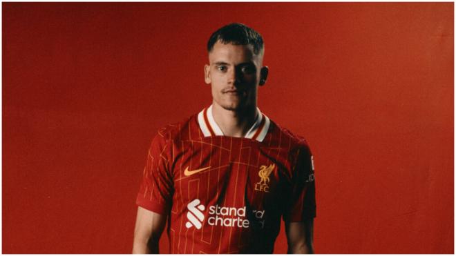 Florian Wirtz con la camiseta del Liverpool. (Foto: @LFC)