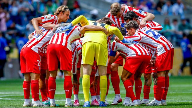 Los jugadores del Atlético de Madrid antes del partido (Cordon Press)