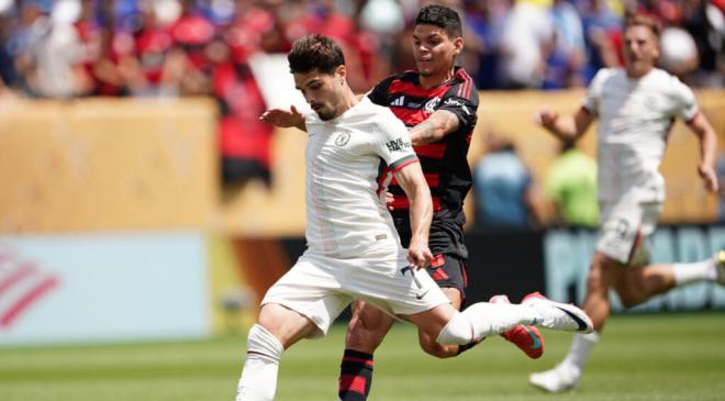 Pedro Neto dispara a puerta en el Flamengo-Chelsea (foto: Cordon Press).