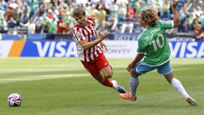 Pablo Barrios durante el partido contra el Seattle Sounders (Fuente: EFE)