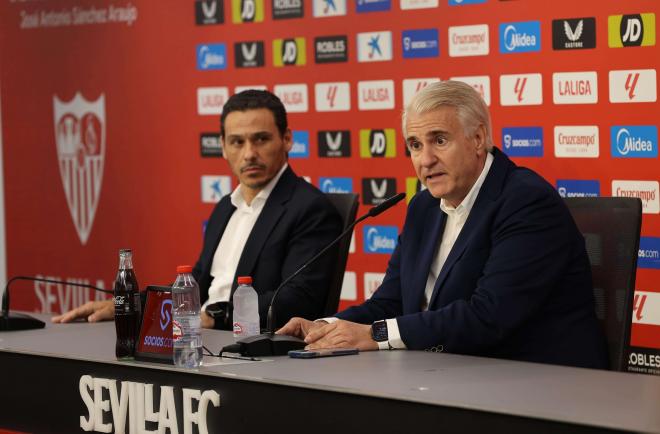 Antonio Cordón, en su presentación con el Sevilla.