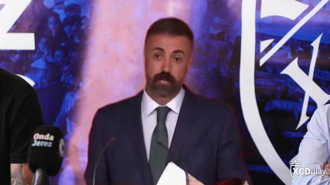 La parodia del Xerez a Pedro Sánchez para anunciar el fichaje de Zelu (Imagen: Xerez CD).