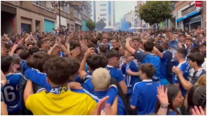 La afición animando al Real Oviedo. (Foto: @RealOviedo)