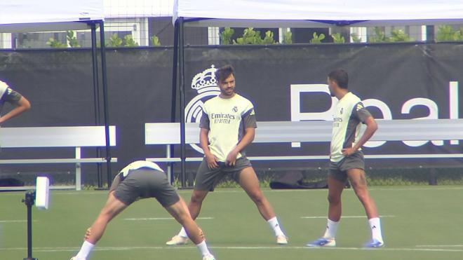 Asencio habla con Ceballos (Foto: ElDesmarque)