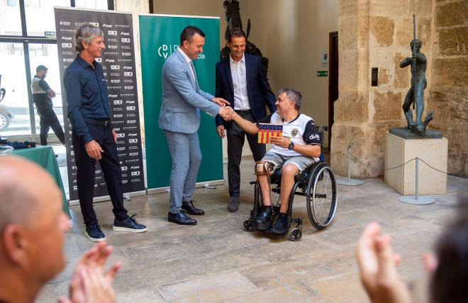 El Valencia CF de fútbol en Silla de Ruedas en la Diputación
