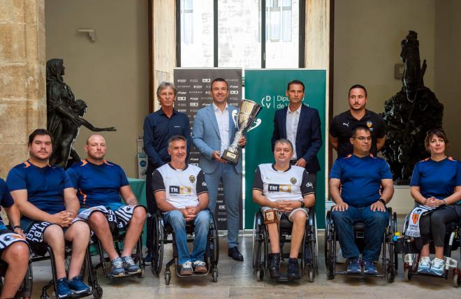 El Valencia CF de fútbol en Silla de Ruedas en la Diputación