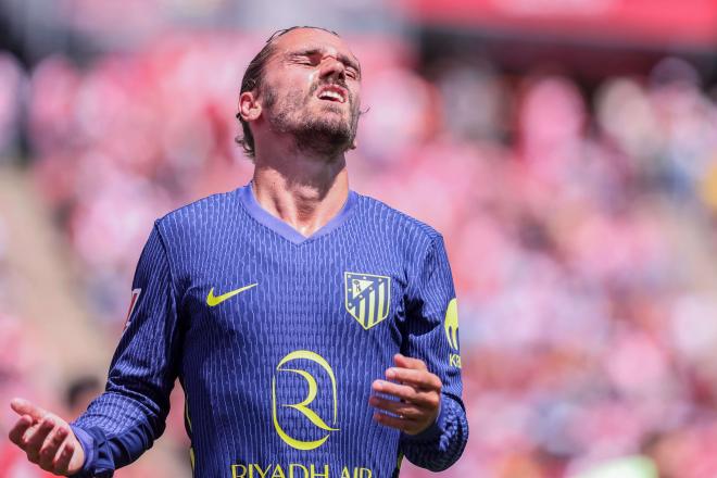 Griezmann se lamenta tras una ocasión fallada ante el PSG (Europa Press)