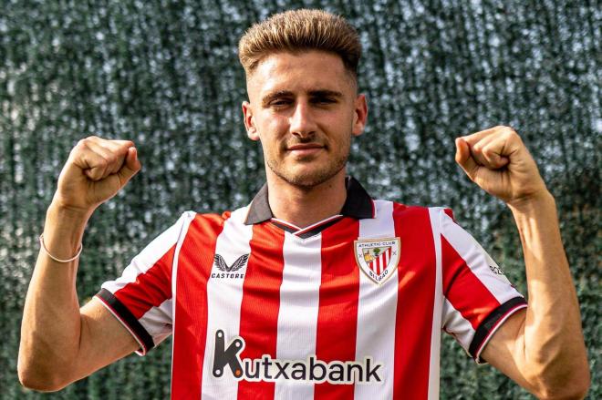 El atacante Robert Navarro ha firmado hasta junio de 2030 (Foto: Athletic Club).